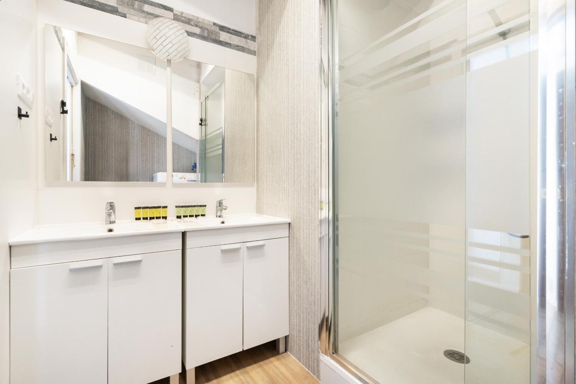 Apartament Atico Con Terraza En Lavapies Alquiler Temporal Madryt Zewnętrze zdjęcie