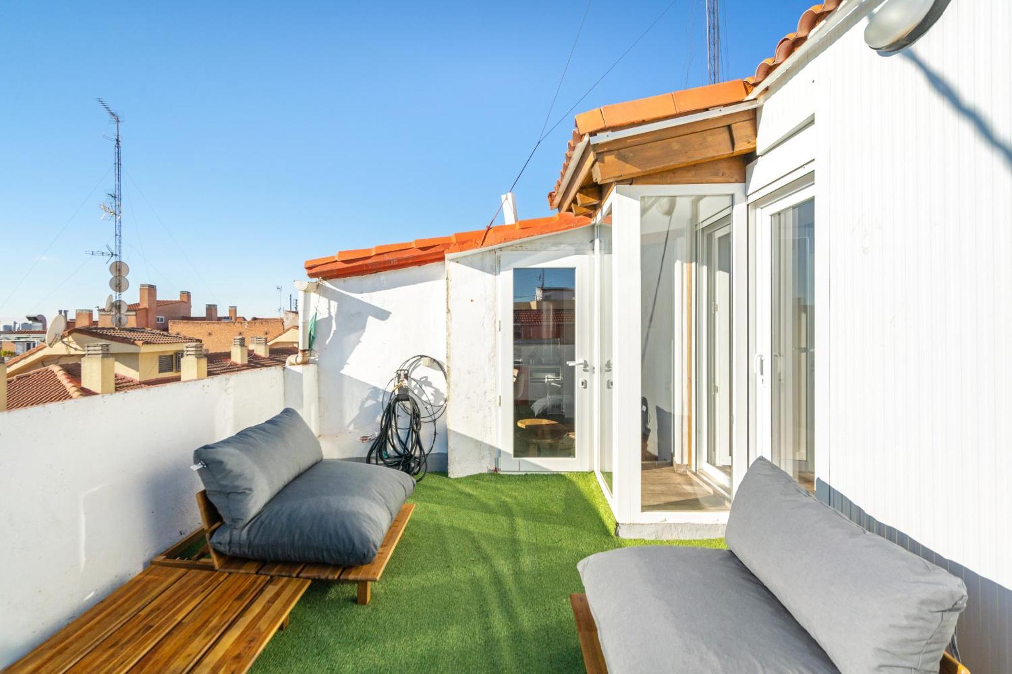 Apartament Atico Con Terraza En Lavapies Alquiler Temporal Madryt Zewnętrze zdjęcie
