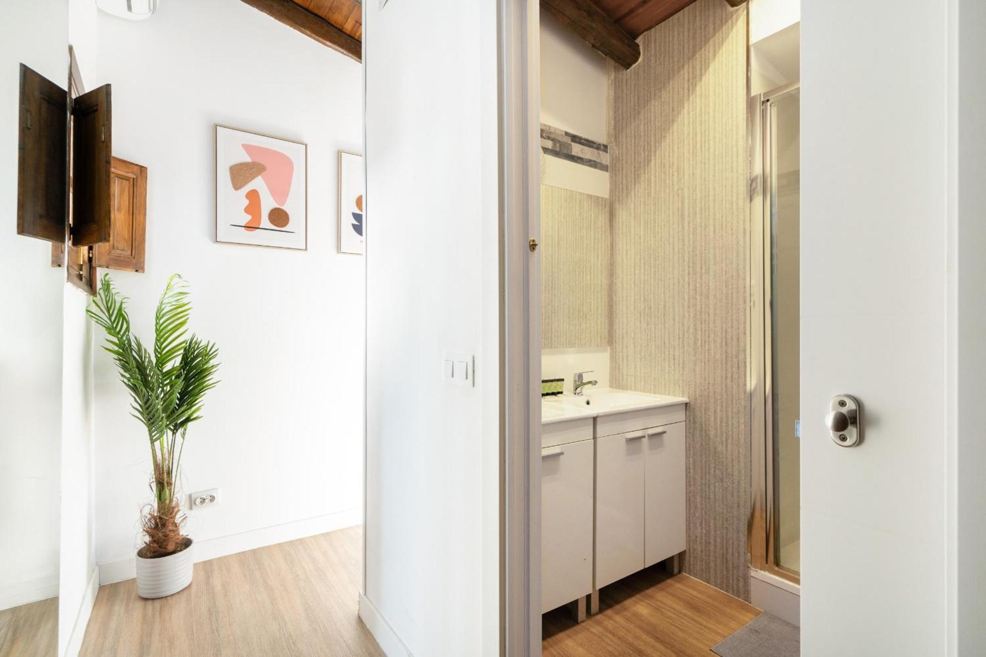 Apartament Atico Con Terraza En Lavapies Alquiler Temporal Madryt Zewnętrze zdjęcie
