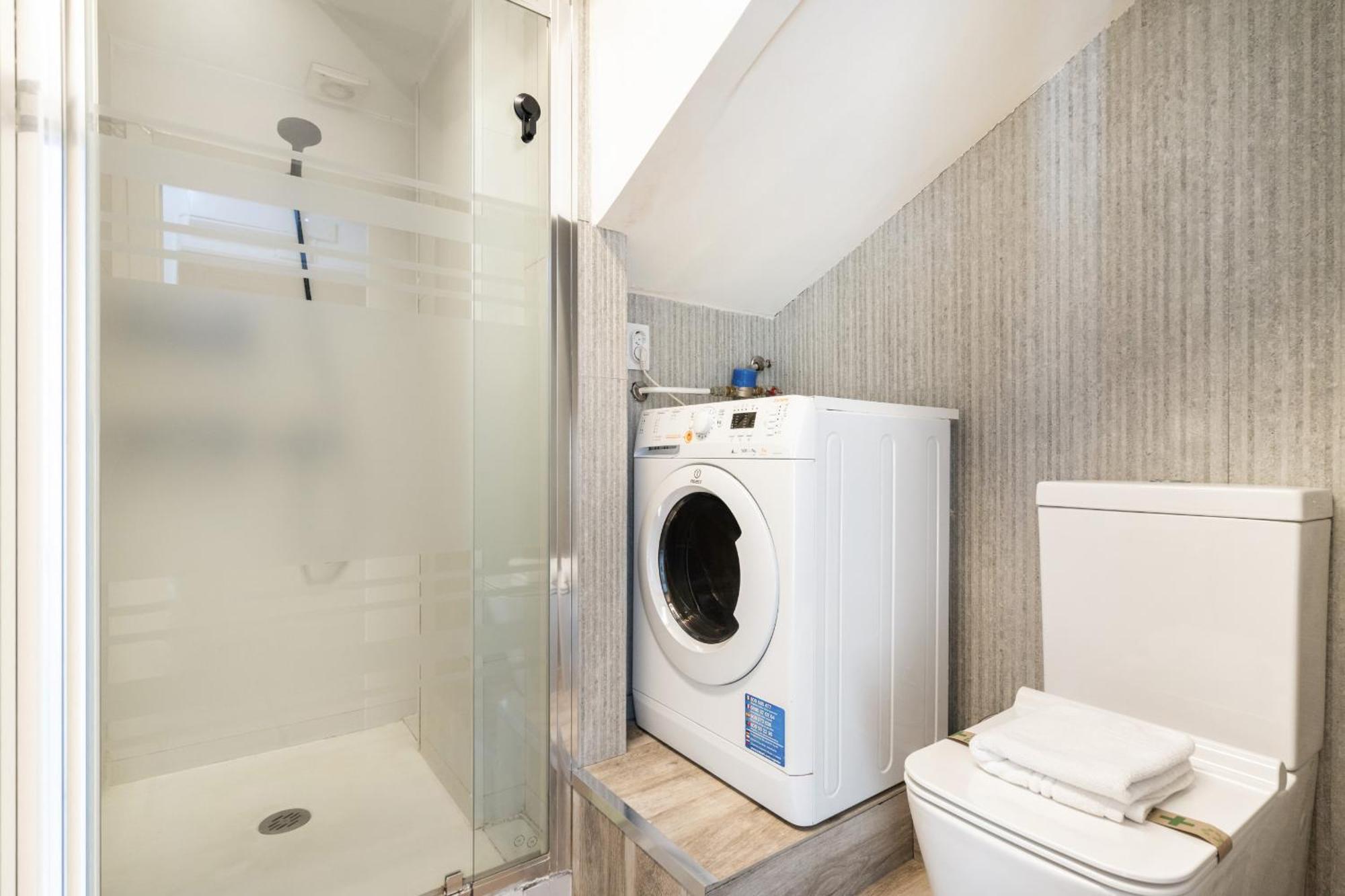 Apartament Atico Con Terraza En Lavapies Alquiler Temporal Madryt Zewnętrze zdjęcie