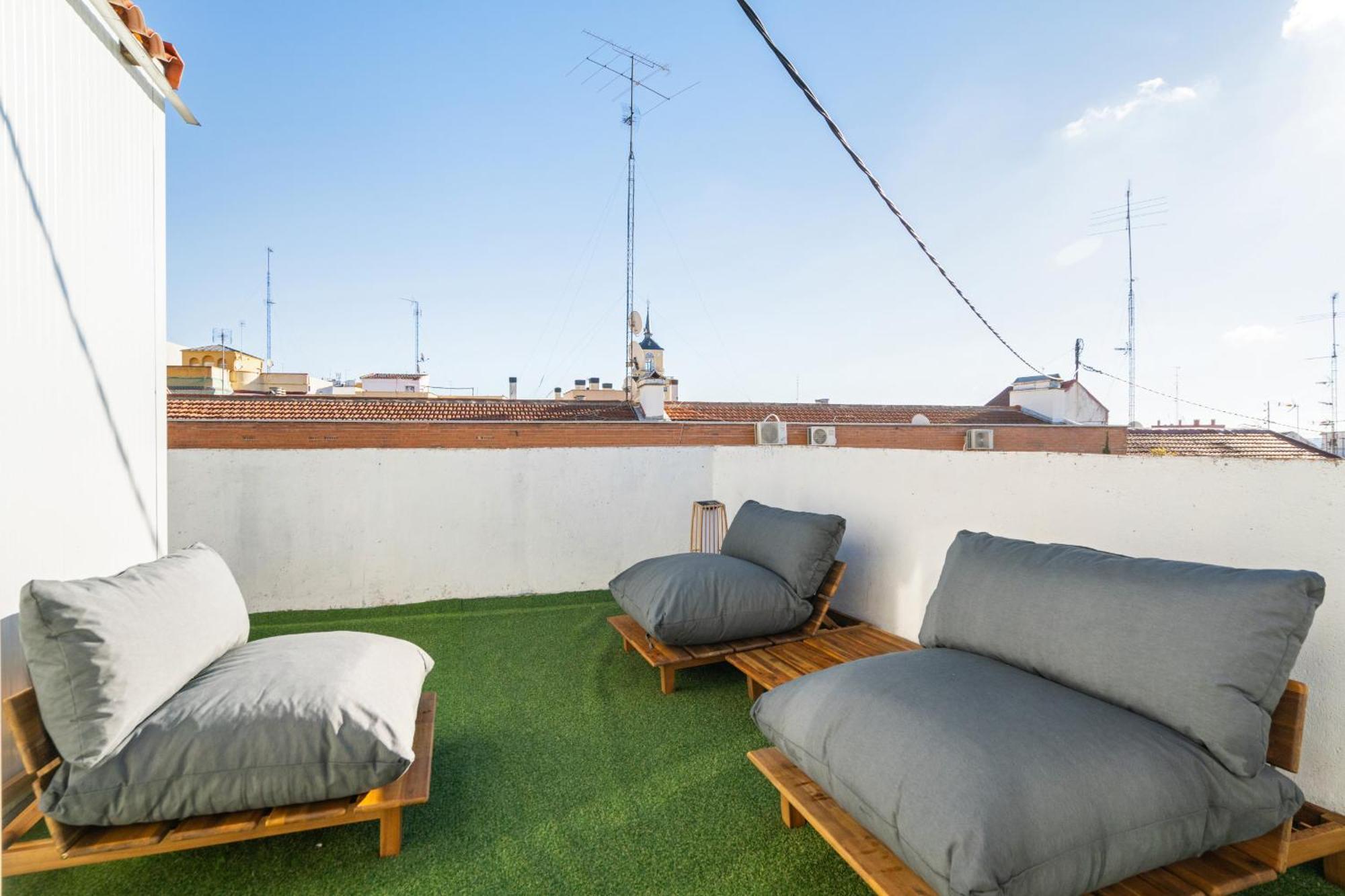 Apartament Atico Con Terraza En Lavapies Alquiler Temporal Madryt Zewnętrze zdjęcie
