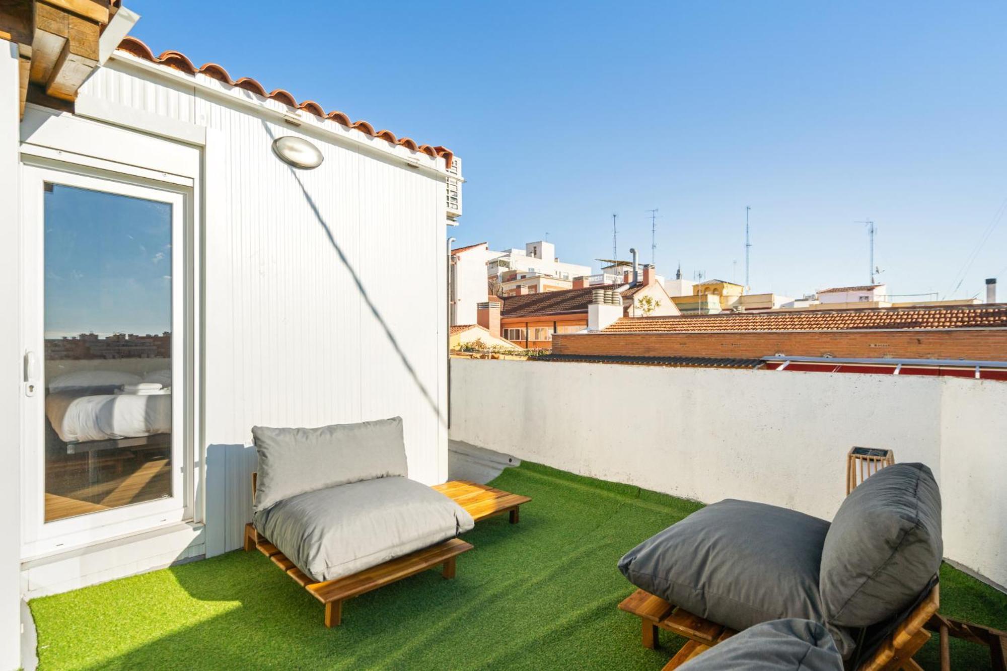 Apartament Atico Con Terraza En Lavapies Alquiler Temporal Madryt Zewnętrze zdjęcie